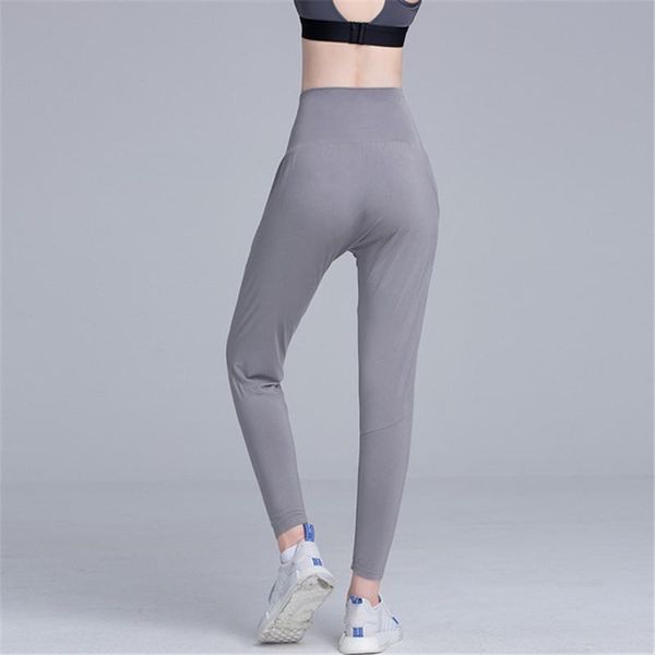yoga outfits 2021 women's high waist pocket loose gym exercise female stretch pants solid color elastic outdoor jogging, White;red
yoga outfits 2021 women's high waist pocket loose gym exercise female stretch pants solid color elastic outdoor jogging, White;red