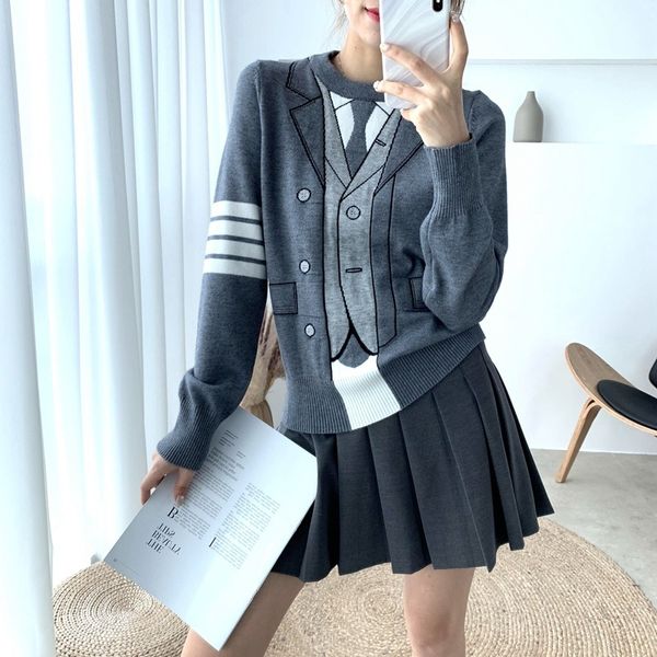 2021 new college style long sleeve knitted bottomed shirt abstract fake two sweater coat women's wear, White
2021 new college style long sleeve knitted bottomed shirt abstract fake two sweater coat women's wear, White