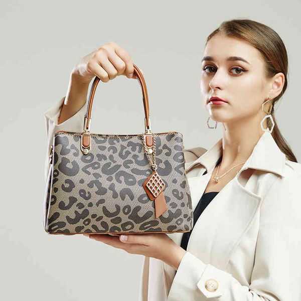 handbag tot bag women's 2021 autumn and winter fashion niche single shoulder messenger leopard print live broadcast, Black;red
handbag tot bag women's 2021 autumn and winter fashion niche single shoulder messenger leopard print live broadcast, Black;red