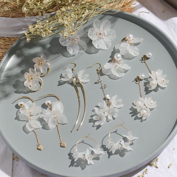 s925 silver needle flower earrings female fashion temperament pearl asymmetric long tassel, Golden
s925 silver needle flower earrings female fashion temperament pearl asymmetric long tassel, Golden