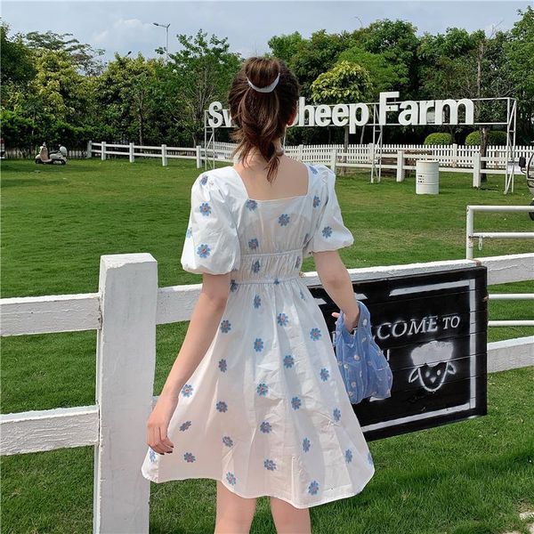 dress make fresh print daisy double waist in a square turtleneck, Black;gray
dress make fresh print daisy double waist in a square turtleneck, Black;gray