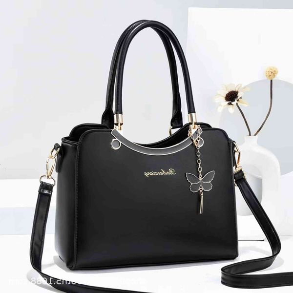 2021 bag women's autumn new and winter fashion trend diana texture single shoulder messenger handbag
2021 bag women's autumn new and winter fashion trend diana texture single shoulder messenger handbag