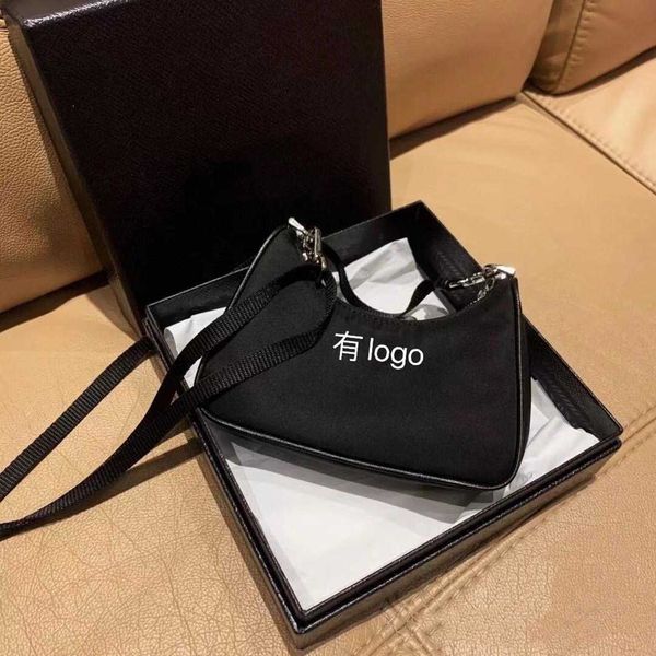 bag 2021 new women's bag crescent armpit p nylon hobo chain one shoulder messengerzly
bag 2021 new women's bag crescent armpit p nylon hobo chain one shoulder messengerzly