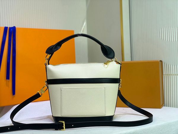 stylish high-quality totes leather ladies handbag zipper opening shoulder size 25-22-13m
stylish high-quality totes leather ladies handbag zipper opening shoulder size 25-22-13m