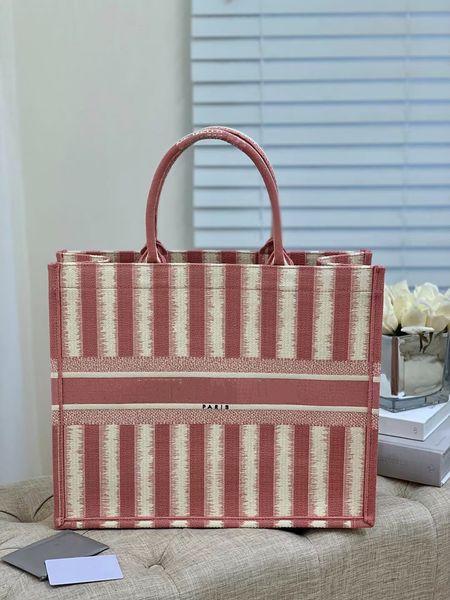 beach bags ladies luxury designer bag fashion handbag high-quality large-capacity embroidery craft support personalized bright colors
beach bags ladies luxury designer bag fashion handbag high-quality large-capacity embroidery craft support personalized bright colors