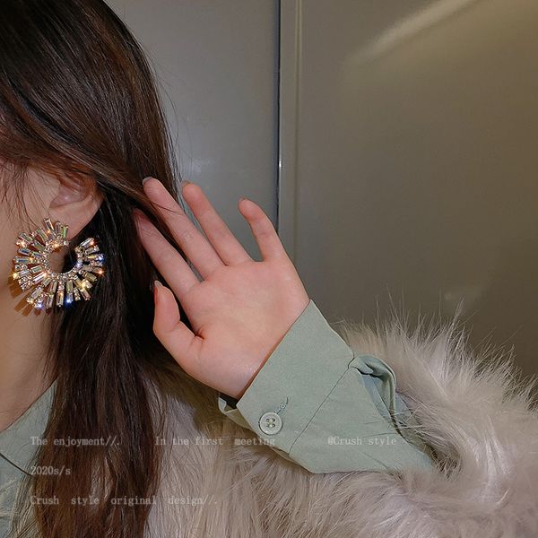 925 silver needle exaggerated design dream color diamond flower earrings net red fashion temperament earrings
925 silver needle exaggerated design dream color diamond flower earrings net red fashion temperament earrings