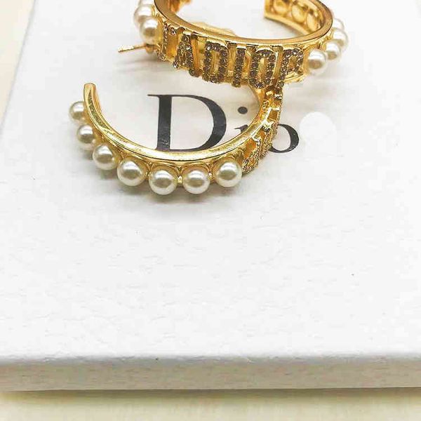factory specials aa letter diamond pearl 2021 brass fashion simple earrings 925 silver needle earrings for women
factory specials aa letter diamond pearl 2021 brass fashion simple earrings 925 silver needle earrings for women