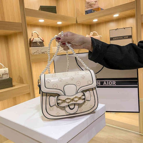 2022 factory wholesale handbag postman trend pearl chain women's old flower bag