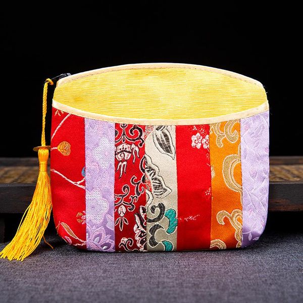 cloud brocade storage bag carry-on cosmetic suzhou embroidery pouch chinese characteristic gift for girlfriend party favor
cloud brocade storage bag carry-on cosmetic suzhou embroidery pouch chinese characteristic gift for girlfriend party favor