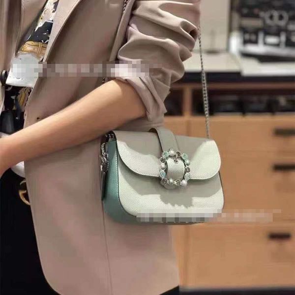 luxury design handbag 2021 new runaway princess messenger women's trend diamond inlaid small square letter printed single shoulder mobi 
luxury design handbag 2021 new runaway princess messenger women's trend diamond inlaid small square letter printed single shoulder mobi