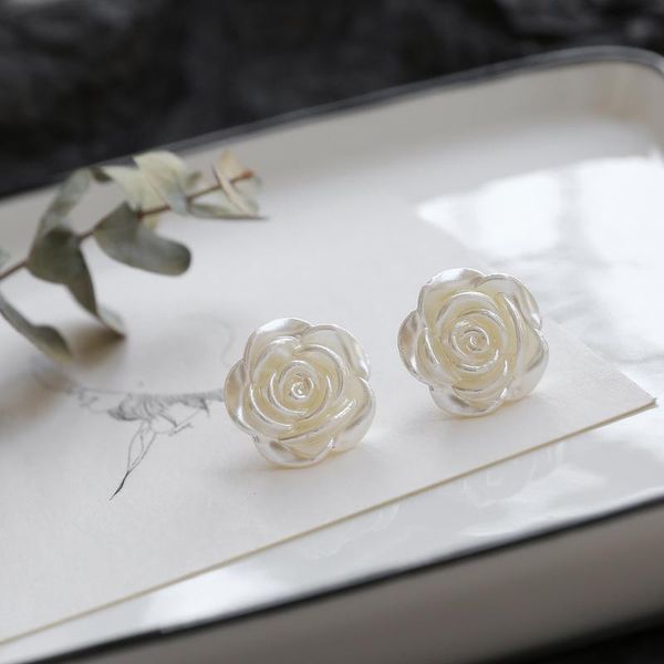 elegant and white rose earrings high sense of ear clip design niche pearl jewelry stud, Golden;silver
elegant and white rose earrings high sense of ear clip design niche pearl jewelry stud, Golden;silver