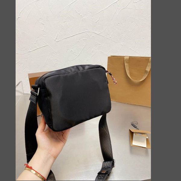 evening bags 2024 winter design chest men's and women's handbag purse full color cute messenger bag shoulder bag size 23cm
evening bags 2024 winter design chest men's and women's handbag purse full color cute messenger bag shoulder bag size 23cm