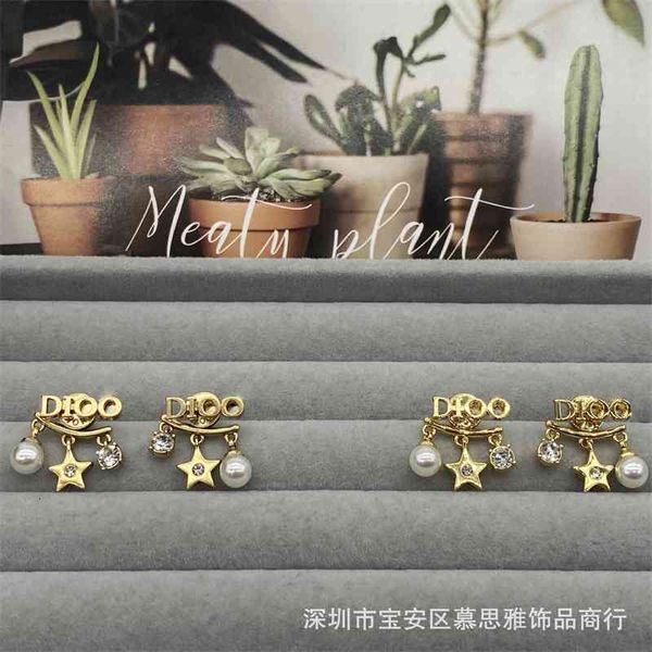 2021 new designer earrings pearl zircon small lady wind ins net red same letter correct, Golden
2021 new designer earrings pearl zircon small lady wind ins net red same letter correct, Golden
