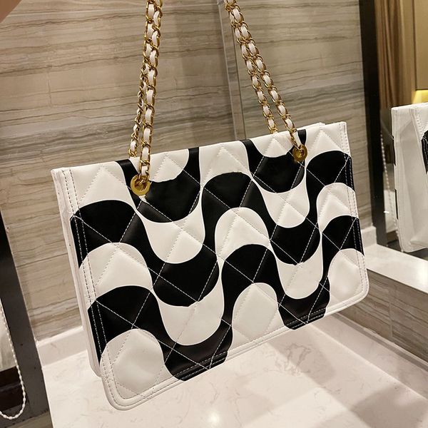 classic 21ss spring summer large tote bag wave pattern matelasse double chains lambskin sheepskin big capacity beach shopping famous
classic 21ss spring summer large tote bag wave pattern matelasse double chains lambskin sheepskin big capacity beach shopping famous