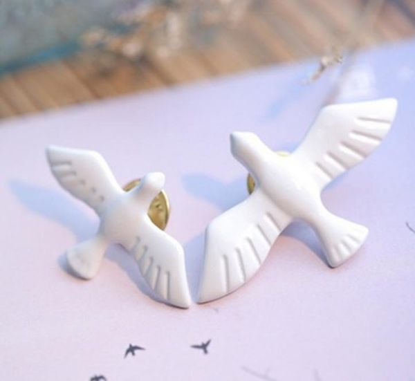 2021 art fresh retro metal white pigeons peace dove brooch chest flower badge collar needle wholesale free
2021 art fresh retro metal white pigeons peace dove brooch chest flower badge collar needle wholesale free