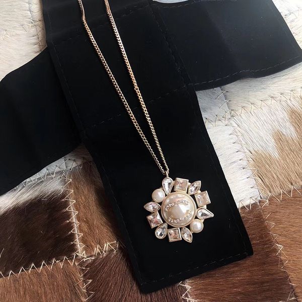 2021 luxury jewelry women's designer necklaces c letter brand sunflower diamond pendant necklace with box, Silver
2021 luxury jewelry women's designer necklaces c letter brand sunflower diamond pendant necklace with box, Silver
