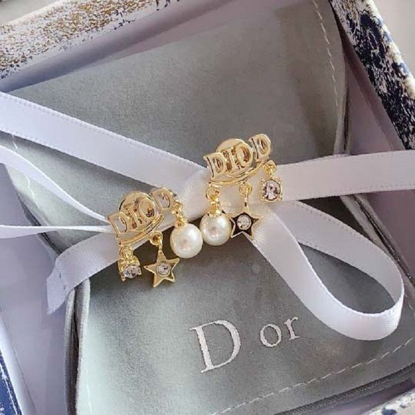 70% off outlet online family five pointed star love pearl letter earrings with silver needles of the same material, Golden
70% off outlet online family five pointed star love pearl letter earrings with silver needles of the same material, Golden
