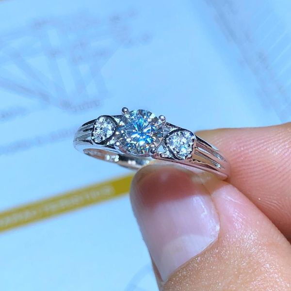 moissanite 0.5ct hardness 9.3, diamond substitutes, can be tested by instruments. jewelry cluster rings, Golden;silver
moissanite 0.5ct hardness 9.3, diamond substitutes, can be tested by instruments. jewelry cluster rings, Golden;silver
