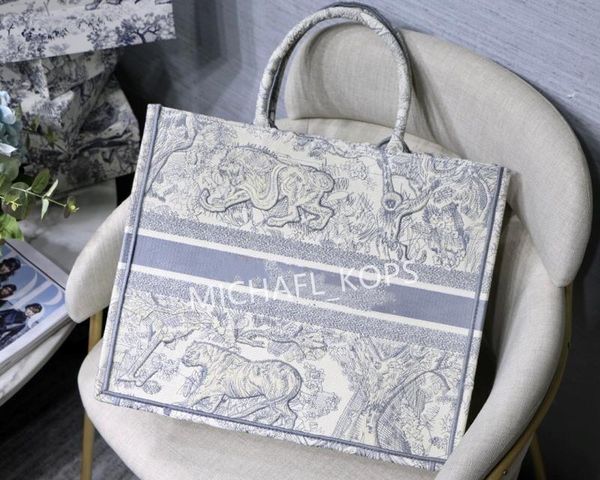 2020 new embroidery 3d three-dimensional tiger pattern large capacity luxury big brand shopping bag handbag handmade double-sided flower
2020 new embroidery 3d three-dimensional tiger pattern large capacity luxury big brand shopping bag handbag handmade double-sided flower