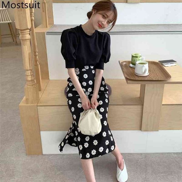 summer korean two piece sets women short sleeve + daisy printed mermaid long skirt suits fashion elegant ladies sets 210407, White
summer korean two piece sets women short sleeve + daisy printed mermaid long skirt suits fashion elegant ladies sets 210407, White