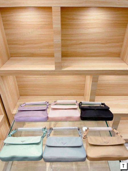 with box 2021 women's six-color nylon underarm bag size 26*14 cm
with box 2021 women's six-color nylon underarm bag size 26*14 cm