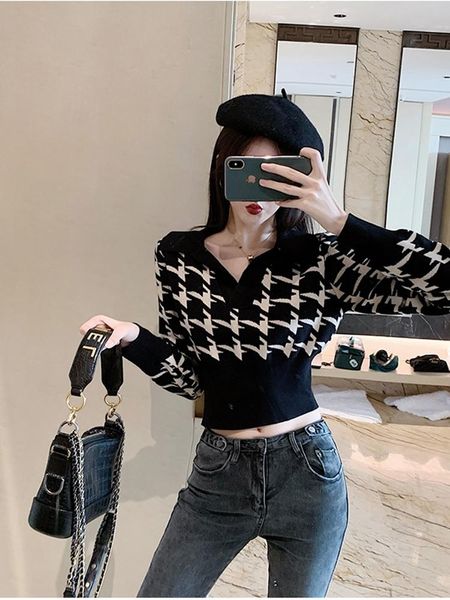 women's sweaters 2021 autumn and winter bodycon crop sweater pullover knitwear plaided luxury designer streetwear, White;black
women's sweaters 2021 autumn and winter bodycon crop sweater pullover knitwear plaided luxury designer streetwear, White;black