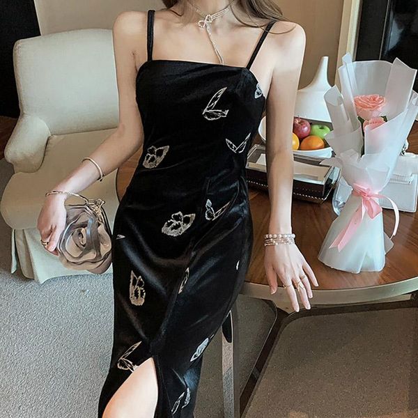 casual dresses korean split slash neck gold velvet embossed butterfly pattern suspender vintage dress women winter black 2021, Black;gray
casual dresses korean split slash neck gold velvet embossed butterfly pattern suspender vintage dress women winter black 2021, Black;gray