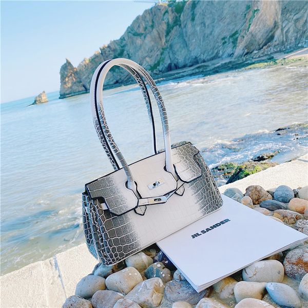 design s new style himalayan street shooting crocodile pattern portable single shoulder diagonal cross women's bag
design s new style himalayan street shooting crocodile pattern portable single shoulder diagonal cross women's bag