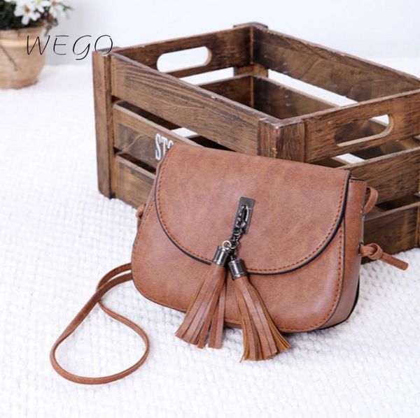 fashionable women shoulder bags 2021 fashion female bag semicircular tassel mini mobile phone messenger
fashionable women shoulder bags 2021 fashion female bag semicircular tassel mini mobile phone messenger