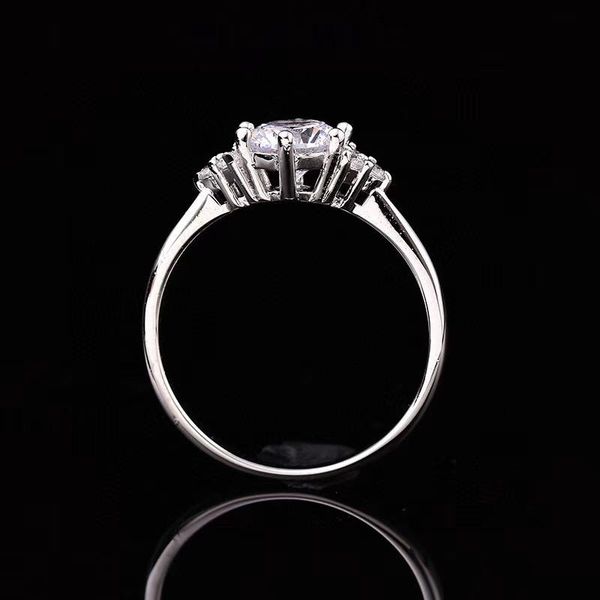 cluster rings s925 silver ring moissanite 1.00ct d vvs luxury weding for women, Golden;silver
cluster rings s925 silver ring moissanite 1.00ct d vvs luxury weding for women, Golden;silver