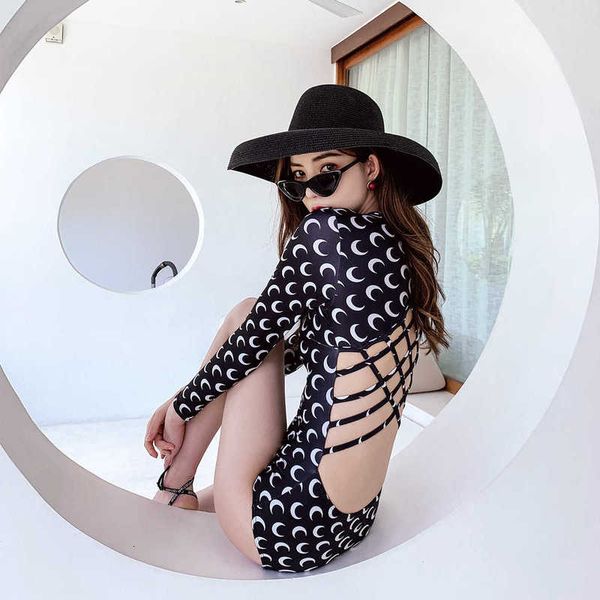 2021 swimsuit for women to cover their belly show thin and open back long sleeve triangle bikini, White;black
2021 swimsuit for women to cover their belly show thin and open back long sleeve triangle bikini, White;black