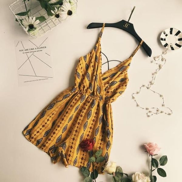 summer seaside vacation v neck women romper cross belt backless chiffon bodysuit fashion print beach jumpsuit womens clothes, Black;white
summer seaside vacation v neck women romper cross belt backless chiffon bodysuit fashion print beach jumpsuit womens clothes, Black;white