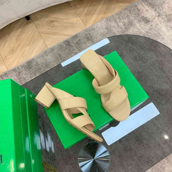 and 2022 spring summer women slippers fashion 35-39 40-41 oem comfortable not tired feet elegant temperament have thick heels f, Black
and 2022 spring summer women slippers fashion 35-39 40-41 oem comfortable not tired feet elegant temperament have thick heels f, Black