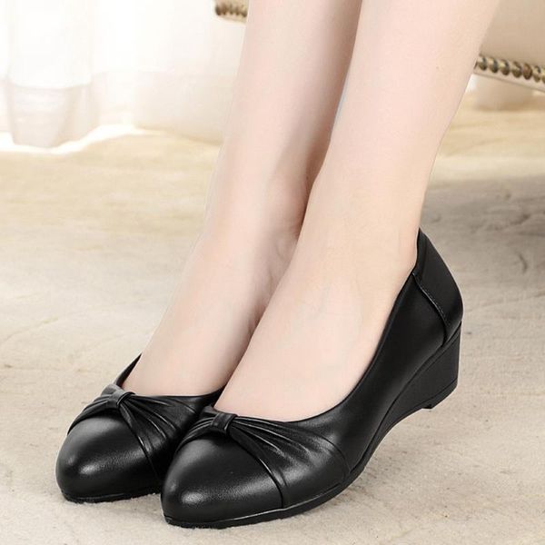 dress shoes spring and autumn mom snow genuine leather soft bottom middle-aged wedge with old, Black
dress shoes spring and autumn mom snow genuine leather soft bottom middle-aged wedge with old, Black