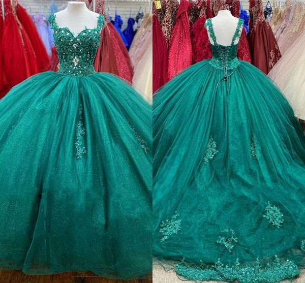 2022 hunter green bling tulle quinceanera dresses spaghetti appliques strapls rhinestones beaded long train prom sweet 16 dress womens, Blue;red
2022 hunter green bling tulle quinceanera dresses spaghetti appliques strapls rhinestones beaded long train prom sweet 16 dress womens, Blue;red