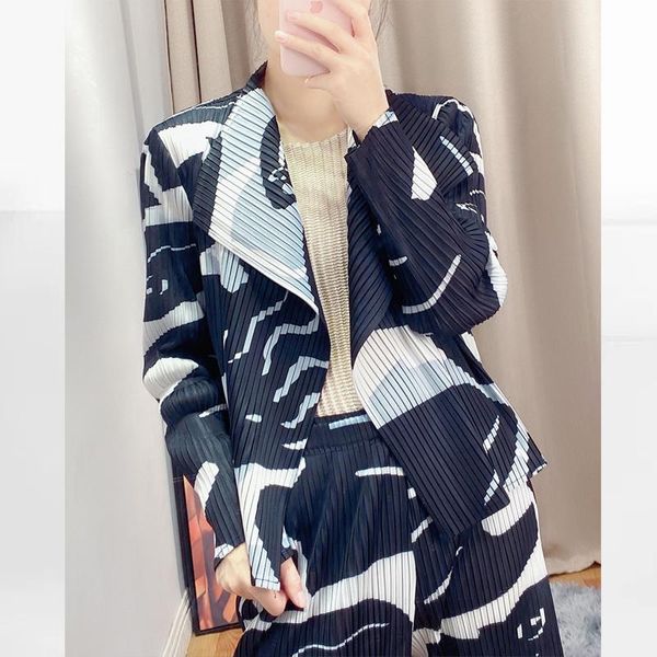 women's jackets spring/summer 2021 printed lapel jacket miyak fold fashionable wild long sleeve slim cardigan suit, Black;brown
women's jackets spring/summer 2021 printed lapel jacket miyak fold fashionable wild long sleeve slim cardigan suit, Black;brown