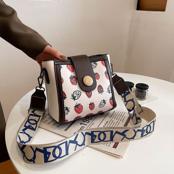 luxury handbags texture bucket bag 2021 new fashion lovely fresh small square messenger bag wide strap single shoulder women's
luxury handbags texture bucket bag 2021 new fashion lovely fresh small square messenger bag wide strap single shoulder women's