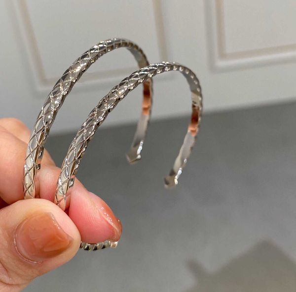 2022 luxury quality classic diamonds bangle style rhombus bracelet opened designer jewelry bijoux for lady famous wedding party have box ps4, Black
2022 luxury quality classic diamonds bangle style rhombus bracelet opened designer jewelry bijoux for lady famous wedding party have box ps4, Black
