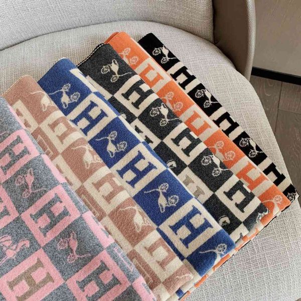 2021 new small imitation cashmere scarf for women in thickened carriage scarf shawl, Blue;gray
2021 new small imitation cashmere scarf for women in thickened carriage scarf shawl, Blue;gray