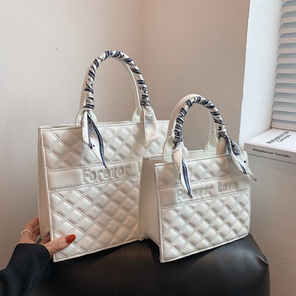 design handbag fashion silk scarf messenger tote bag 2021 popular foreign style portable women's bag commuting to work simple shoulder
design handbag fashion silk scarf messenger tote bag 2021 popular foreign style portable women's bag commuting to work simple shoulder
