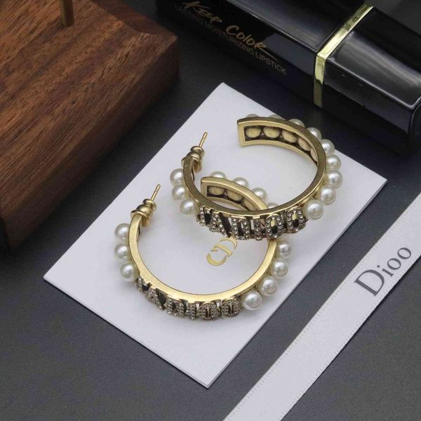 2021 new d+ family pearl letter diamond female net red brass s925 silver needle earrings-wholesale, Golden
2021 new d+ family pearl letter diamond female net red brass s925 silver needle earrings-wholesale, Golden