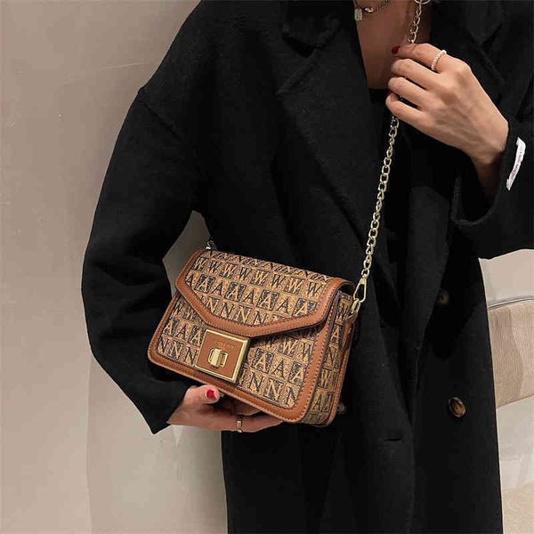 2022 factory outlet autumn and winter letter small square simple leisure single shoulder messenger bag chain women's bag color contrast
2022 factory outlet autumn and winter letter small square simple leisure single shoulder messenger bag chain women's bag color contrast