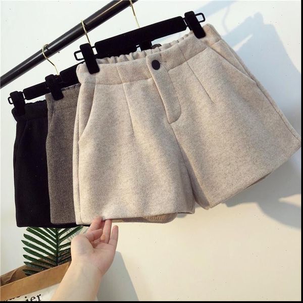 winter women short casual thick wool shorts outerwear high waist wide leg pants female warm loose pockets, White;black
winter women short casual thick wool shorts outerwear high waist wide leg pants female warm loose pockets, White;black