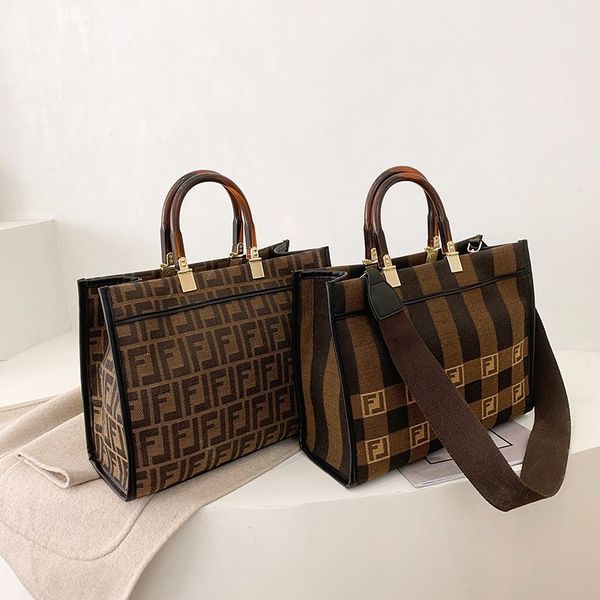 new tote bag temperament goddess large capacity fashion women's hand single shoulder shopping bag
new tote bag temperament goddess large capacity fashion women's hand single shoulder shopping bag