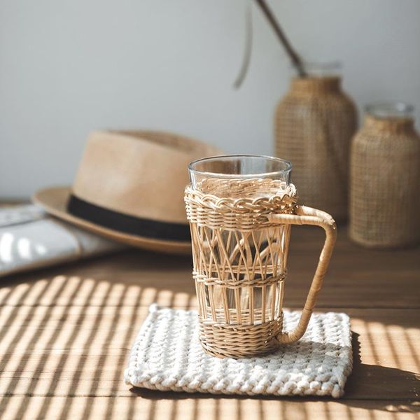 1pc rattan weaving cup sleeve parctical durable handle with transparent wine glasses
1pc rattan weaving cup sleeve parctical durable handle with transparent wine glasses
