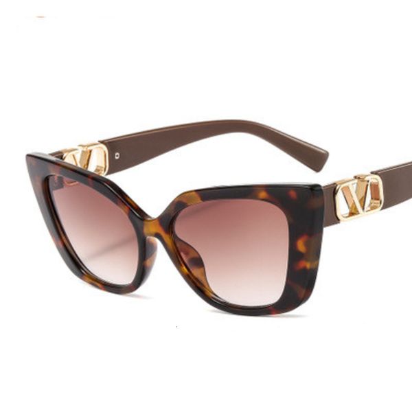 sunglasses retro cat eye v letters women 2021 luxury brand designer vintage square sun glasses men trendy ocean metal shades a518, White;black
sunglasses retro cat eye v letters women 2021 luxury brand designer vintage square sun glasses men trendy ocean metal shades a518, White;black