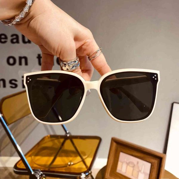 korean version generous frame super black gm sunglass women's round face net red street shooting sunglass uv proof glass tide, White;black
korean version generous frame super black gm sunglass women's round face net red street shooting sunglass uv proof glass tide, White;black