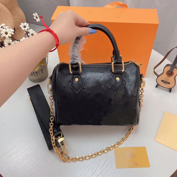 2021 luxury women pillow bag fashion 3d flower handbags senior evening crossbody bags casual sling shoulder
2021 luxury women pillow bag fashion 3d flower handbags senior evening crossbody bags casual sling shoulder