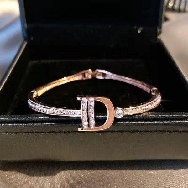 2022 c classic designer bracelets for women flowers lock bracelet ladies bangle fashion street jewelry gift with box, Black
2022 c classic designer bracelets for women flowers lock bracelet ladies bangle fashion street jewelry gift with box, Black