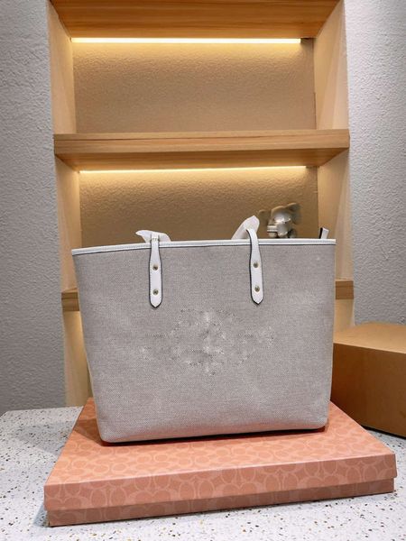 2021 luxury designer fashion shopping bag brand white classic large-capacity handbag
2021 luxury designer fashion shopping bag brand white classic large-capacity handbag